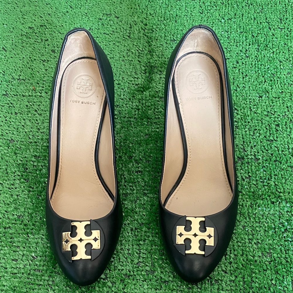 Tory Burch Luna 85mm Black Leather Closed Toe Wedge Pumps Size 8
